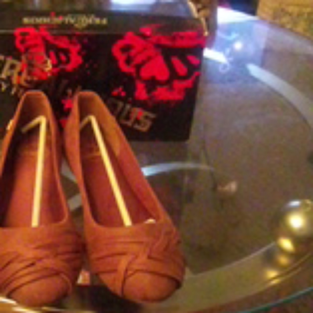 Shoes - Picture 2 of 3